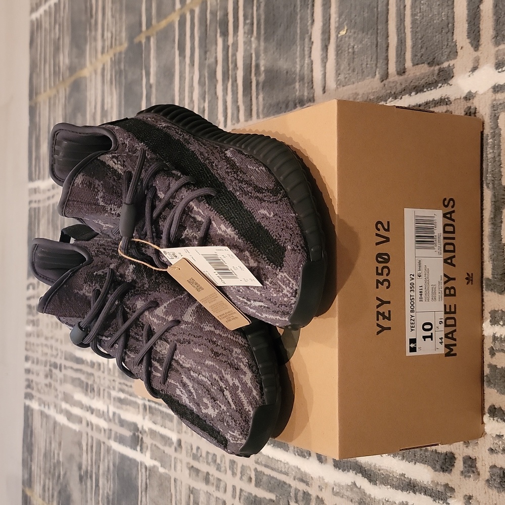 Yeezy Boost 350 V2 'MX Dark Salt' Sz 10